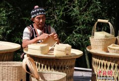 云南澜沧千年竹编焕新 经纬交错编就致富新图景